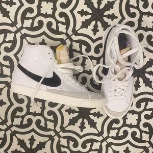 NWOT NIKE mid blazer size 6.5